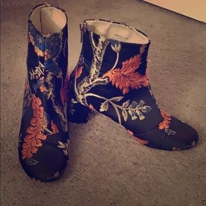 Printed booties with chunky heel